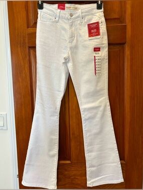 LEVI STRAUSS SIGNATURE MID-RISE BOOTCUT JEANS
2M | W26 L30.5* (see description)